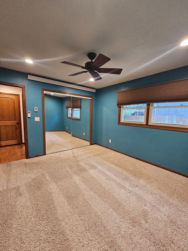 Building Photo - 4 BED | 2 BATH | DOUBLE GARAGE | PET NEGOT...