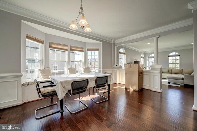 Building Photo - 25850 Clairmont Manor Square