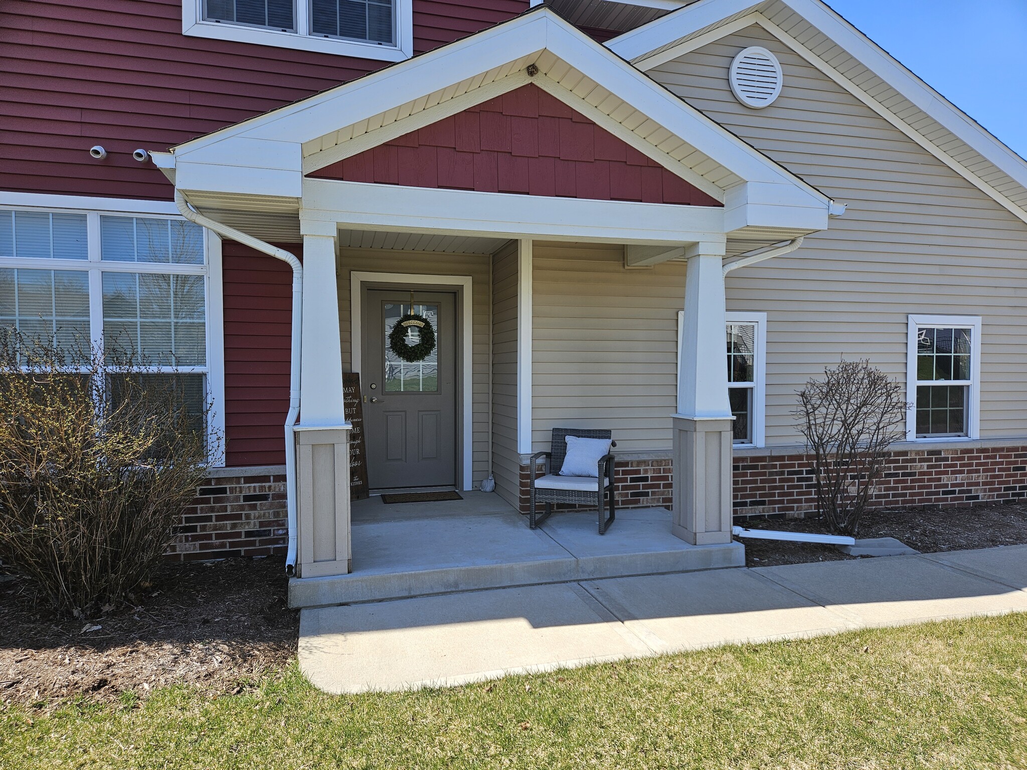 Side Porch - 4868 Innovation Dr