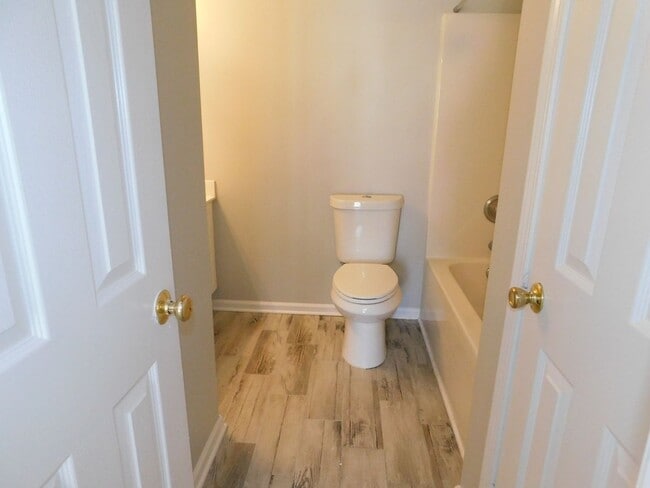 Building Photo - Nice 3 bed 2 bath home