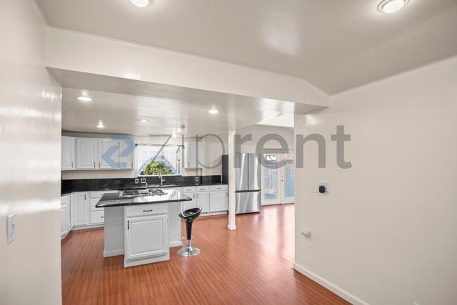 Building Photo - 41861 Maywood St