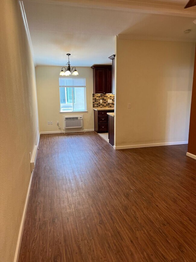 Building Photo - Spacious 1bd/1ba apartment