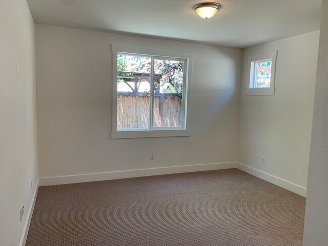 Building Photo - Beautiful Single Story Brentwood Home