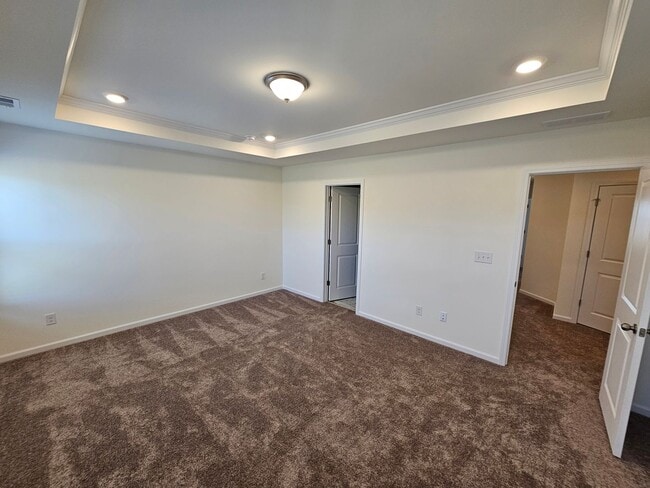 Building Photo - Like New townhome in Monroe!