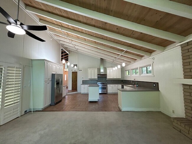 Building Photo - Charming 3bed/2.5Bath  Bennett Valley Home...