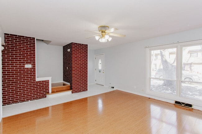 Building Photo - 612 Maple Ct