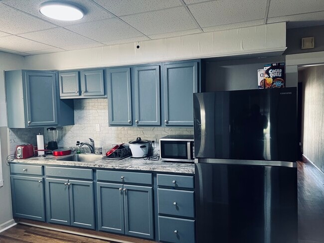 Building Photo - 214 Sabattus St