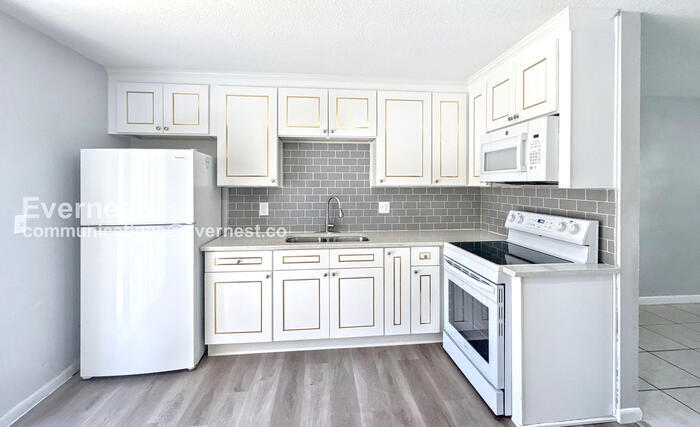 Building Photo - 1315 Browning St