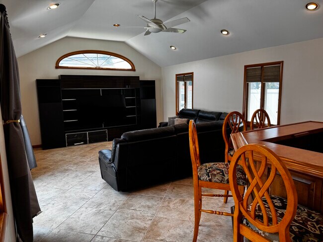 Building Photo - 12 Elves Ln