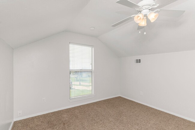Building Photo - NO JUNE RENT!!!!!! 300 off July Rent...tou...