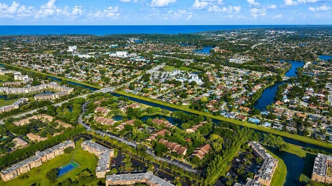 Building Photo - 9999 Summerbreeze Dr