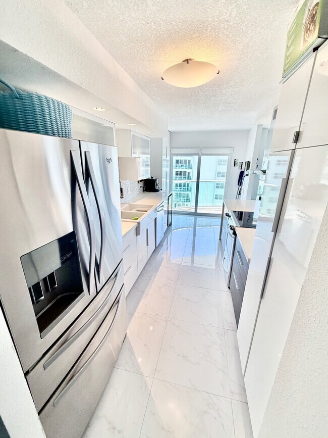 Building Photo - 3410-3410 Galt Ocean Dr