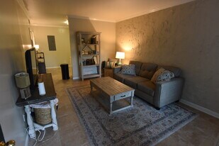 Building Photo - 55 Hanover Cir