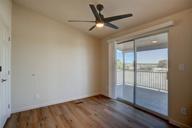 Building Photo - 3 Bedroom, 2 Bath Home with Views of Willo...