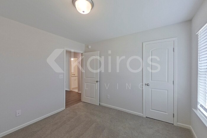 Building Photo - 1883 Landing Pl