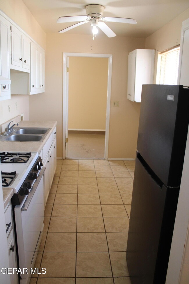 Building Photo - 5817 Blackhawk Dr