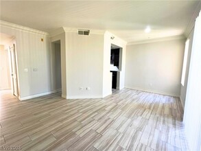 Building Photo - 210 E Flamingo Rd