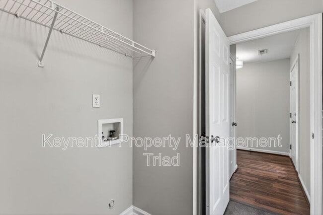 Building Photo - 701 Ashcroft Rd