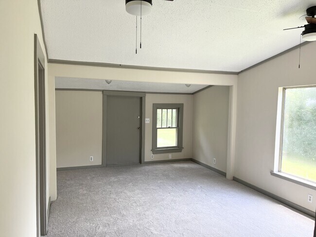 Building Photo - 208 Donaldson St