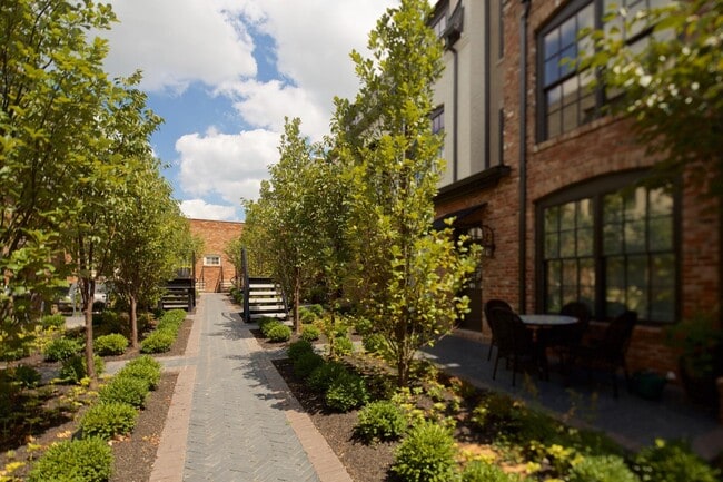 Building Photo - 84 N 6th St