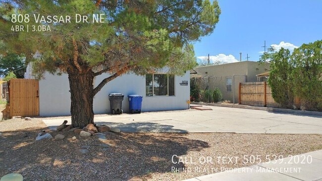 Building Photo - 808 Vassar Dr NE