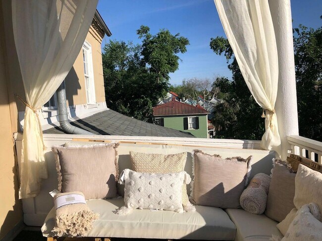 Building Photo - 65 Vanderhorst St