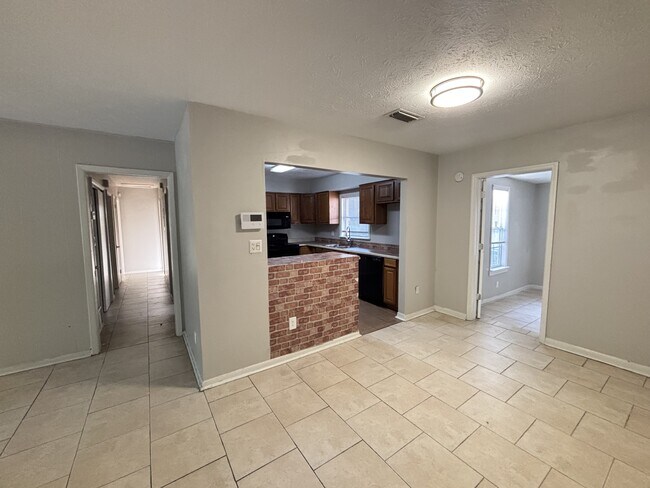 Building Photo - 7525 Sharbeth Dr S
