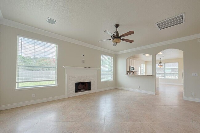 Building Photo - 5703 Saragosa Dr