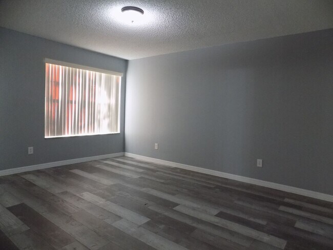 Building Photo - 2735 N Poinciana Blvd