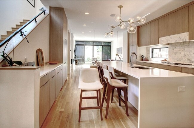 Building Photo - Luxury Living in the heart of Platte Park, 5bds, 4bas - Custom Finishes around every corner