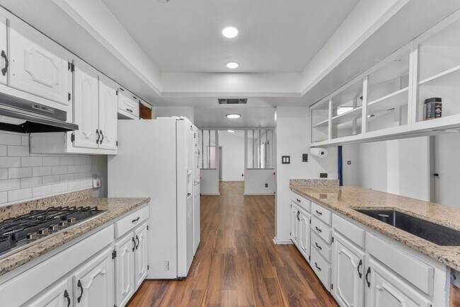Building Photo - 2526 Town Briar St