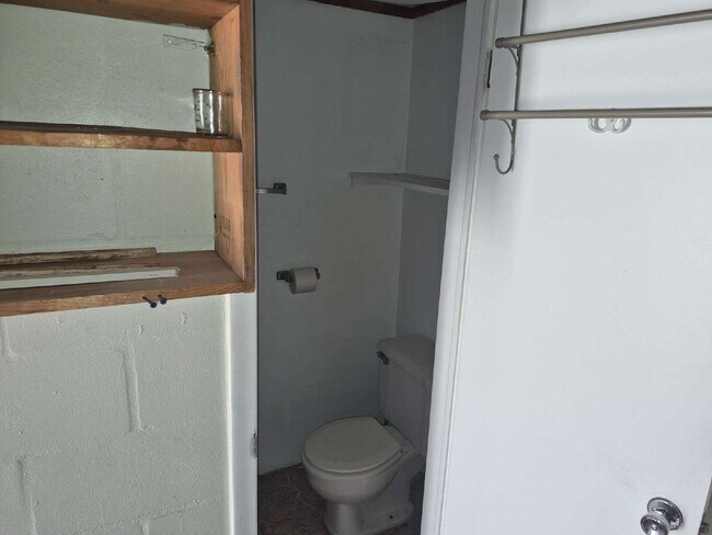 Building Photo - 2-Bed Home in Holiday, FL"