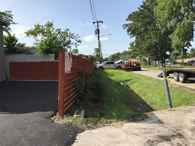 Building Photo - 8717 Spaulding St