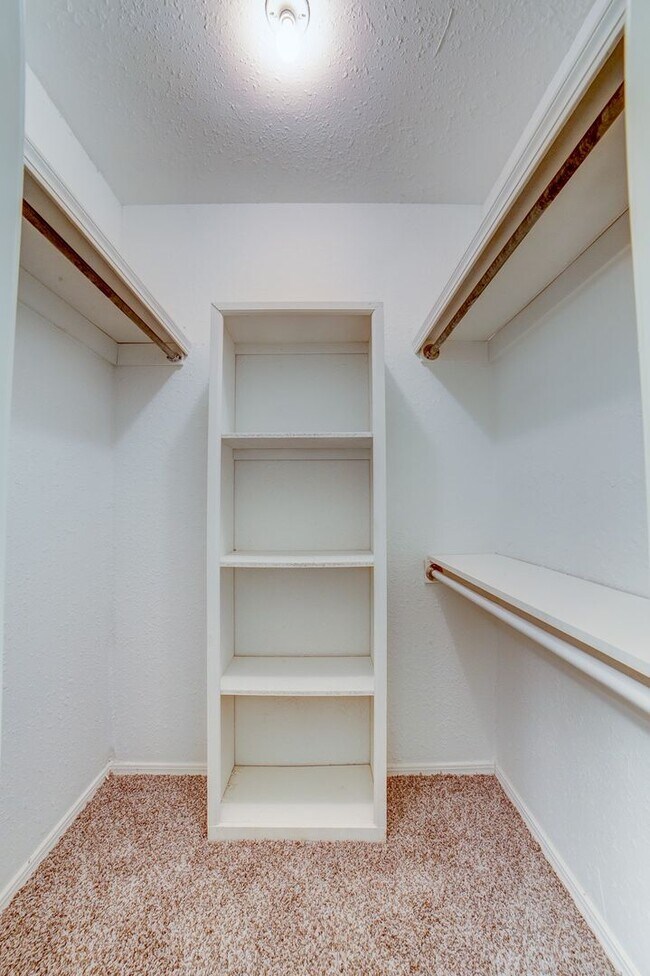 Building Photo - 3 Bed | 2 Bath | Tulsa | 1,511 SQFT