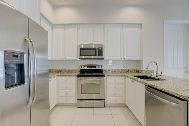 Building Photo - 256 San Remo Dr