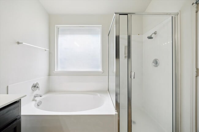 Building Photo - 2124 Nestlewood Dr