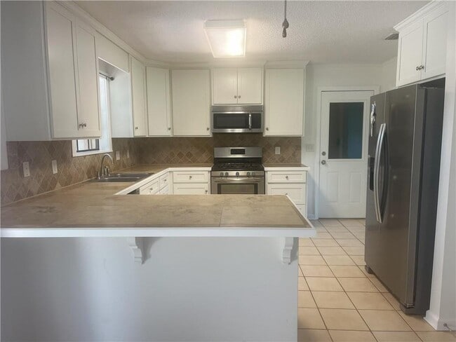 Building Photo - 500 Rivera Dr