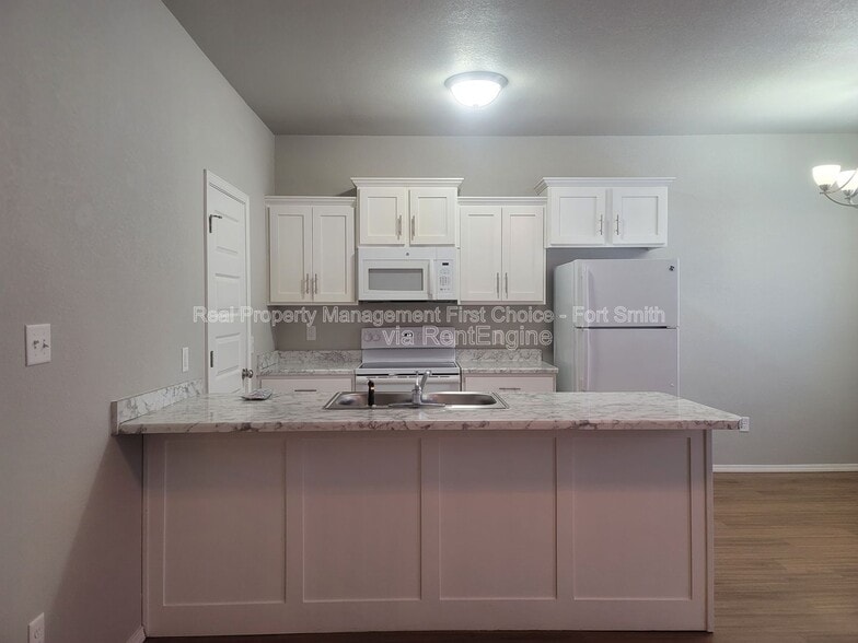 Building Photo - 2108 Ingalls Ln