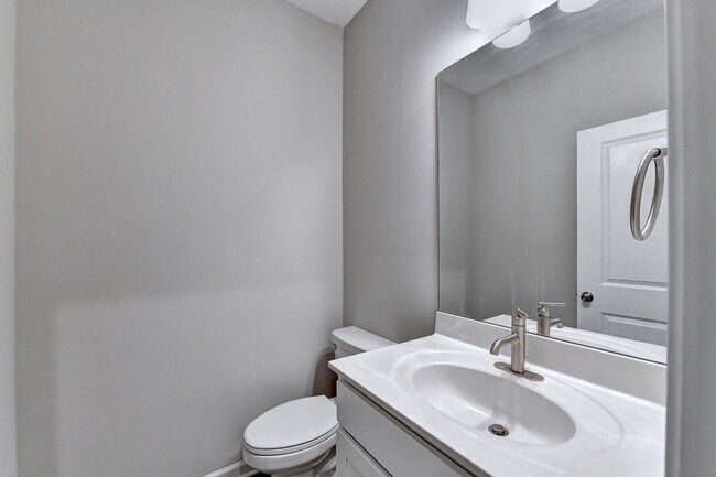 Building Photo - 4655 White St