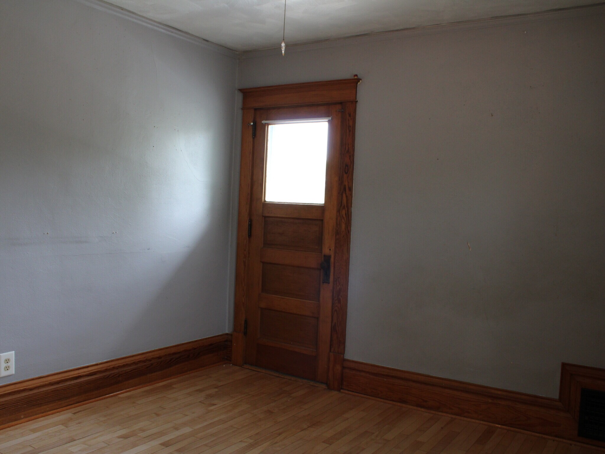 Building Photo - 107 E 11th St