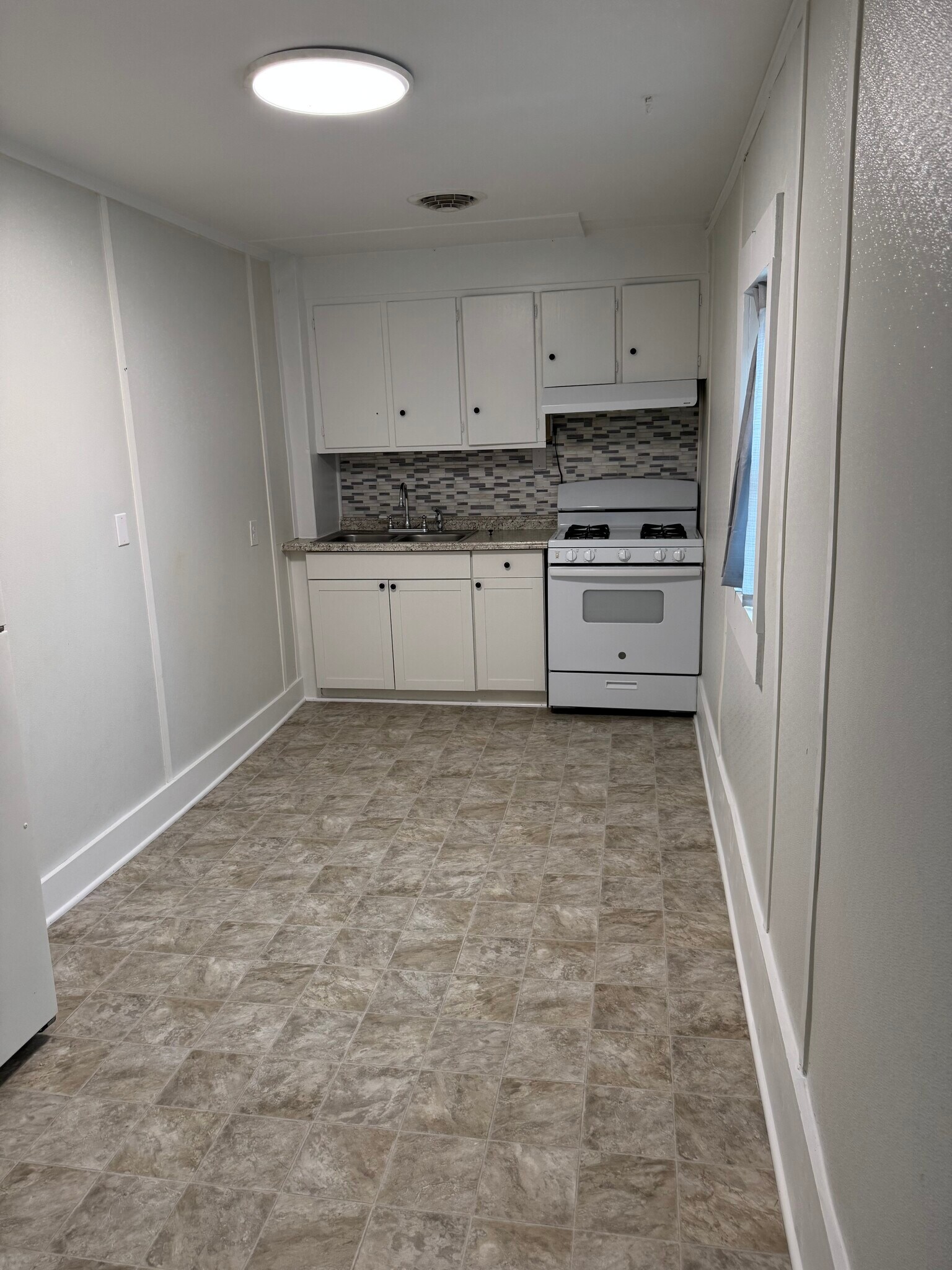 Building Photo - 10 Maryland Ave