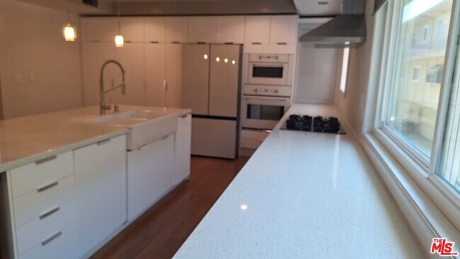 Building Photo - 4751 La Villa Marina