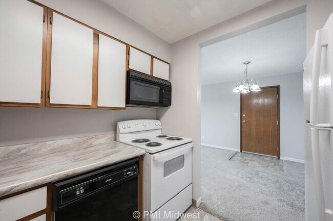 Building Photo - "Charming 2-Bed Oasis with 1.5 Baths in Sh...