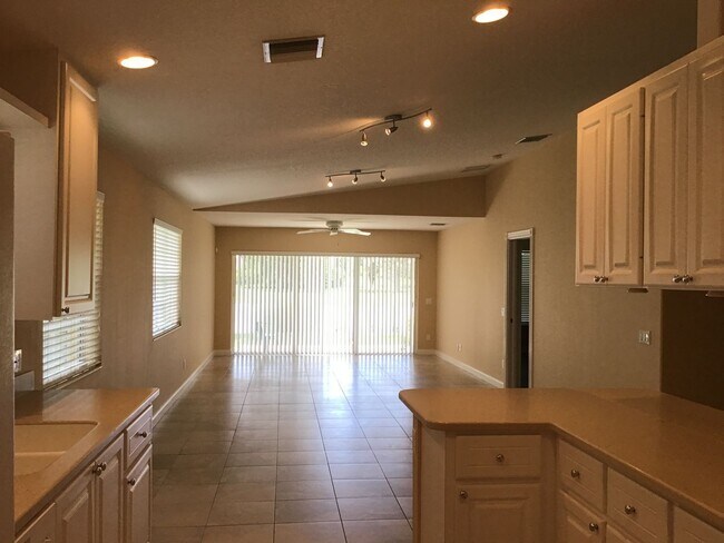 Building Photo - 11824 Delfina Ln