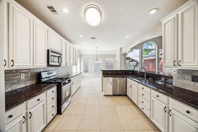 Building Photo - 17426 Little Riata Dr