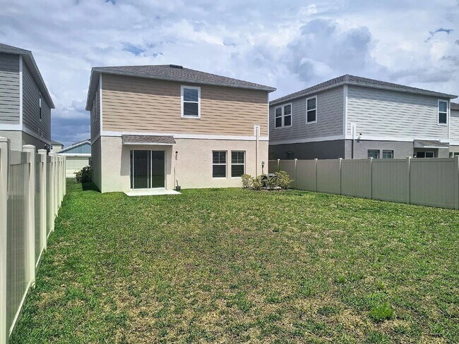 Building Photo - 12937 Camarillo Pl