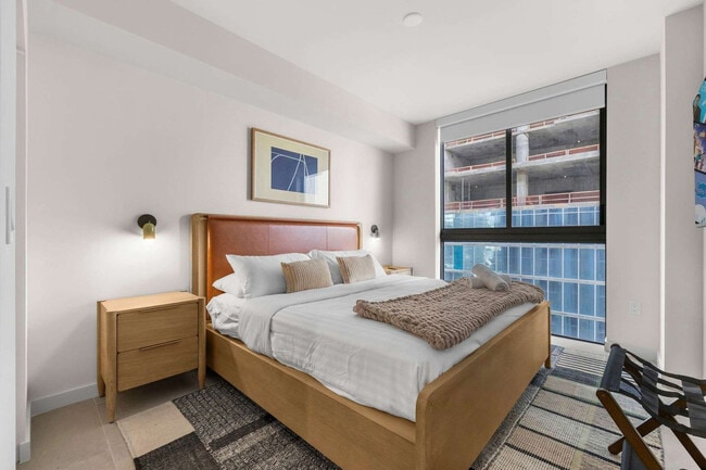 Building Photo - 11 NE 6th St