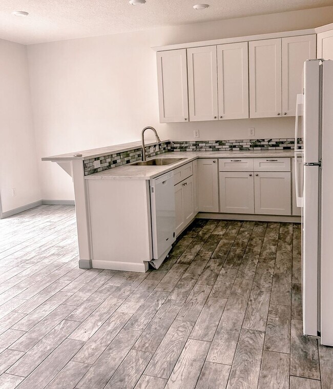 Building Photo - Newer 3-Bedroom | Summer Move-In Special —...