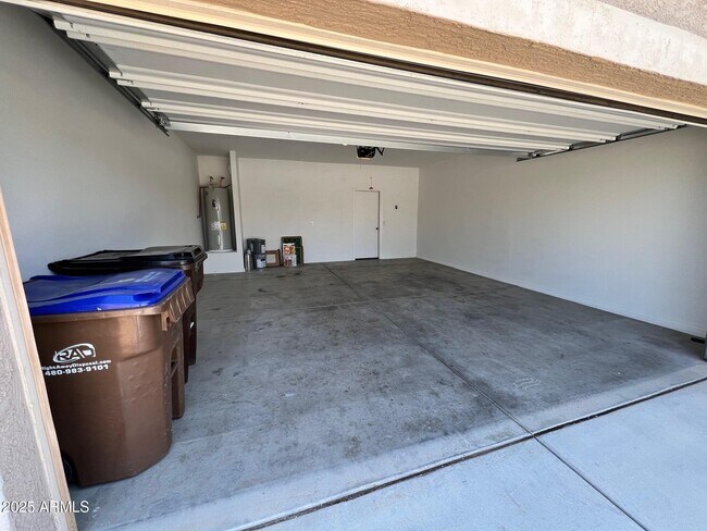 Building Photo - 28945 N Amber Way