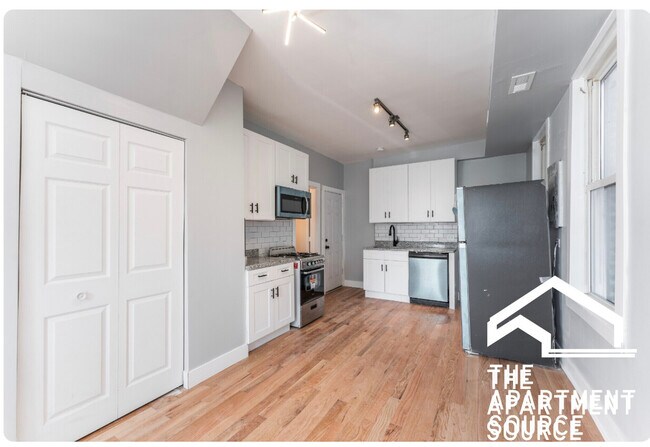 Primary Photo - 1624 W Beach Ave